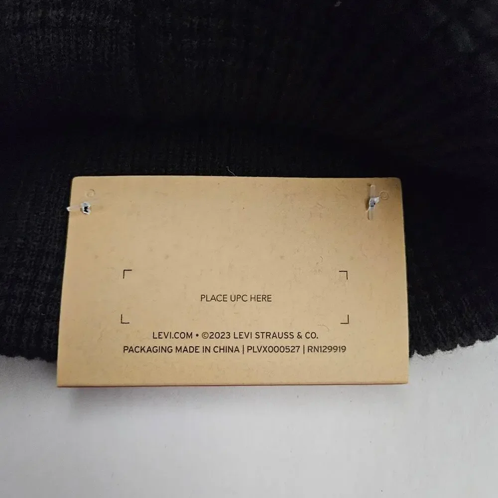 Levi's Beanie and Scarf Outdoor Black Gray Gift Set